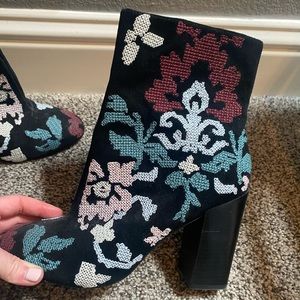 Rebecca minkoff size 8 embroidered booties